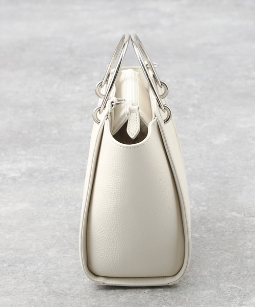 A part by(アパートバイ)の「メタルハンドルミドルバッグ 959523(ショルダーバッグ・レディース・ブラック/アイボリー・FREE)」の9枚目の写真