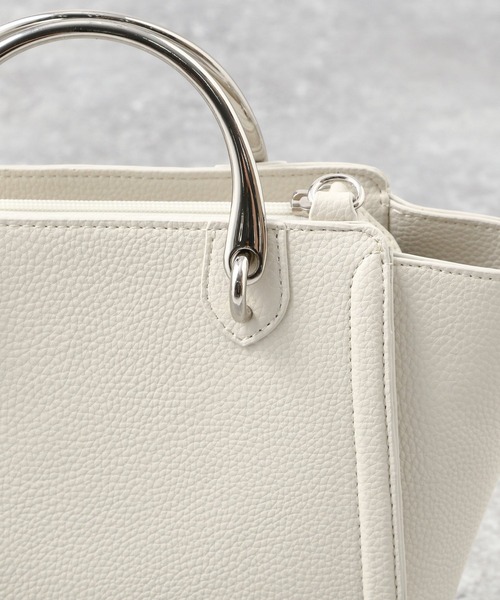 A part by(アパートバイ)の「メタルハンドルミドルバッグ 959523(ショルダーバッグ・レディース・ブラック/アイボリー・FREE)」の11枚目の写真