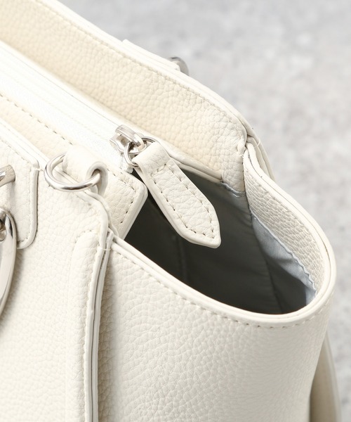 A part by(アパートバイ)の「メタルハンドルミドルバッグ 959523(ショルダーバッグ・レディース・ブラック/アイボリー・FREE)」の12枚目の写真