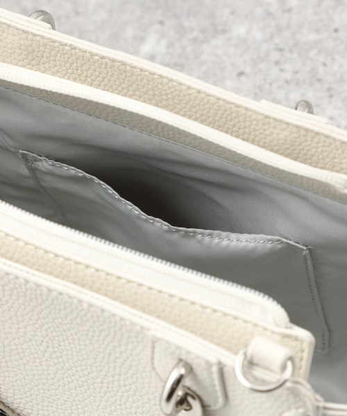 A part by(アパートバイ)の「メタルハンドルミドルバッグ 959523(ショルダーバッグ・レディース・ブラック/アイボリー・FREE)」の13枚目の写真