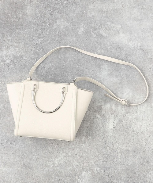 A part by(アパートバイ)の「メタルハンドルミドルバッグ 959523(ショルダーバッグ・レディース・ブラック/アイボリー・FREE)」の16枚目の写真