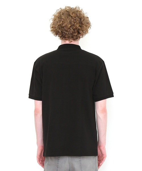 Design Tshirts Store graniph（デザイン　ティーシャツ　ストア　グラニフ）の「きんぎょがにげた金魚鉢 (五味太郎) ｜コラボポロシャツ（ポロシャツ・メンズ・ブラック・LARGE/X-SMALL/MEDIUM/SMALL）」の3枚目の写真