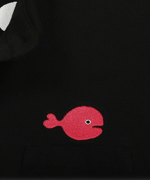 Design Tshirts Store graniph（デザイン　ティーシャツ　ストア　グラニフ）の「きんぎょがにげた金魚鉢 (五味太郎) ｜コラボポロシャツ（ポロシャツ・メンズ・ブラック・LARGE/X-SMALL/MEDIUM/SMALL）」の8枚目の写真