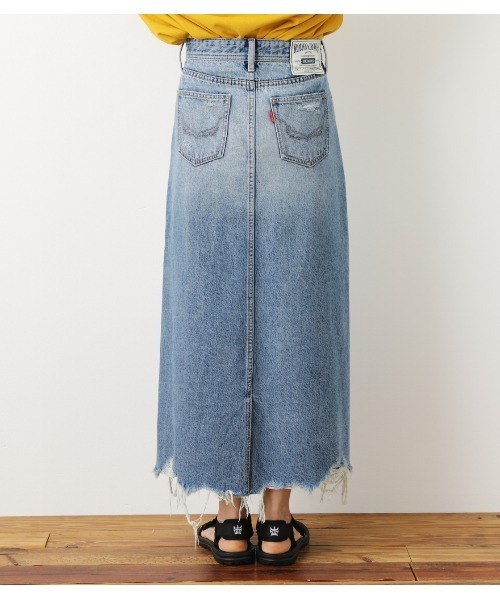 RODEO CROWNS WIDE BOWL（ロデオクラウンズワイドボウル）の「ヘムクラッシュデニムマキシスカート（デニムスカート・レディース・ブルー・SMALL/MEDIUM/X-SMALL）」の6枚目の写真