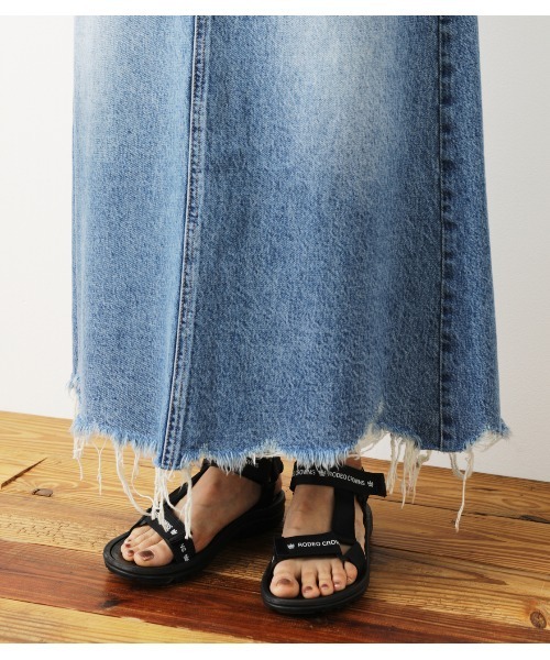 RODEO CROWNS WIDE BOWL（ロデオクラウンズワイドボウル）の「ヘムクラッシュデニムマキシスカート（デニムスカート・レディース・ブルー・SMALL/MEDIUM/X-SMALL）」の10枚目の写真