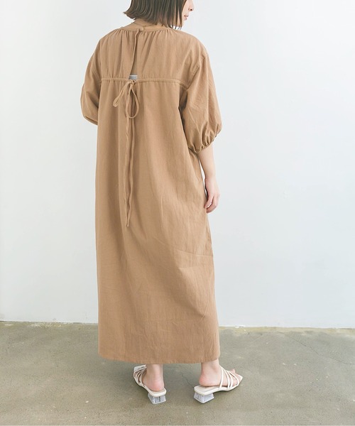 nemne store(ネンネストア)の「エスプレッソをそそぐ後ろ空きロングワンピース(ワンピース・レディース・アイボリー/モカ・フリー)」の20枚目の写真
