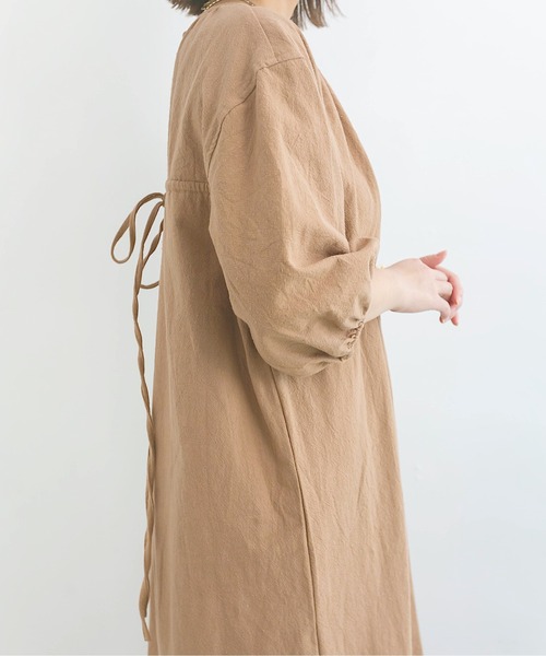 nemne store(ネンネストア)の「エスプレッソをそそぐ後ろ空きロングワンピース(ワンピース・レディース・アイボリー/モカ・フリー)」の8枚目の写真