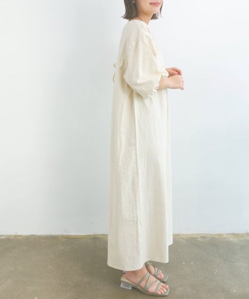 nemne store(ネンネストア)の「エスプレッソをそそぐ後ろ空きロングワンピース(ワンピース・レディース・アイボリー/モカ・フリー)」の9枚目の写真