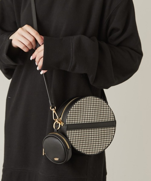 Chico（チコ）の「ポーチ付きサークルミニショルダー（ショルダーバッグ・レディース・ブラウン/ブラック系その他/ブラック/アイボリー・FREE）」の4枚目の写真