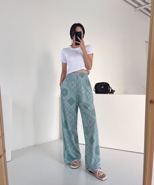 me+em select（ミームセレクト）の「ペイズリーワイドストレートイージーパンツ（その他パンツ・レディース・ブラック/アイボリー/ミント・FREE）」の3枚目の写真