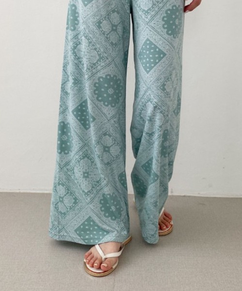 me+em select（ミームセレクト）の「ペイズリーワイドストレートイージーパンツ（その他パンツ・レディース・ブラック/アイボリー/ミント・FREE）」の4枚目の写真