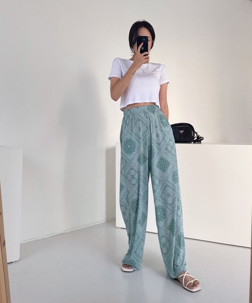 me+em select（ミームセレクト）の「ペイズリーワイドストレートイージーパンツ（その他パンツ・レディース・ブラック/アイボリー/ミント・FREE）」の6枚目の写真