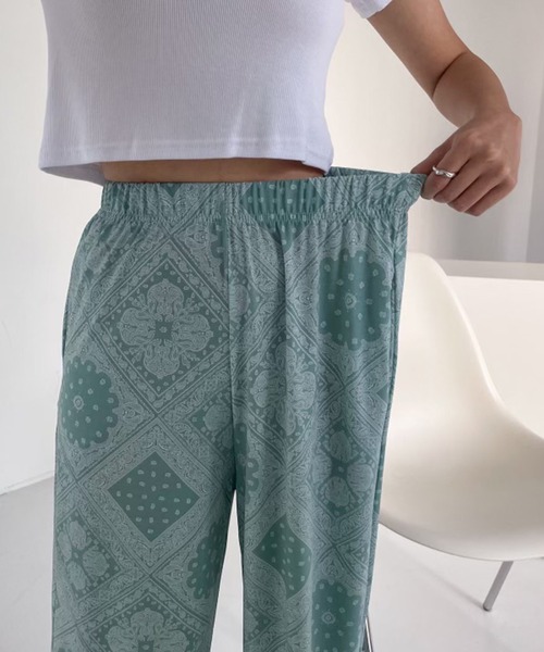 me+em select（ミームセレクト）の「ペイズリーワイドストレートイージーパンツ（その他パンツ・レディース・ブラック/アイボリー/ミント・FREE）」の15枚目の写真
