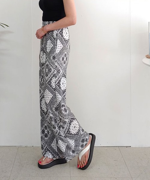 me+em select（ミームセレクト）の「ペイズリーワイドストレートイージーパンツ（その他パンツ・レディース・ブラック/アイボリー/ミント・FREE）」の16枚目の写真