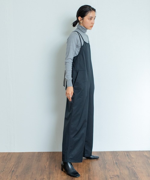 Liyoca(リヨカ)の「【Liyoca】綿ナイロンサロペット -ウォッシャブル-(サロペット/オーバーオール・レディース・ブラック/ライトベージュ・FREE)」の2枚目の写真