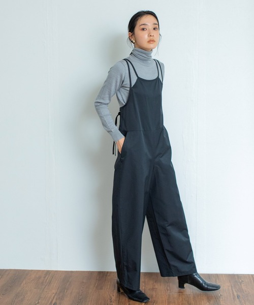 Liyoca(リヨカ)の「【Liyoca】綿ナイロンサロペット -ウォッシャブル-(サロペット/オーバーオール・レディース・ブラック/ライトベージュ・FREE)」の4枚目の写真