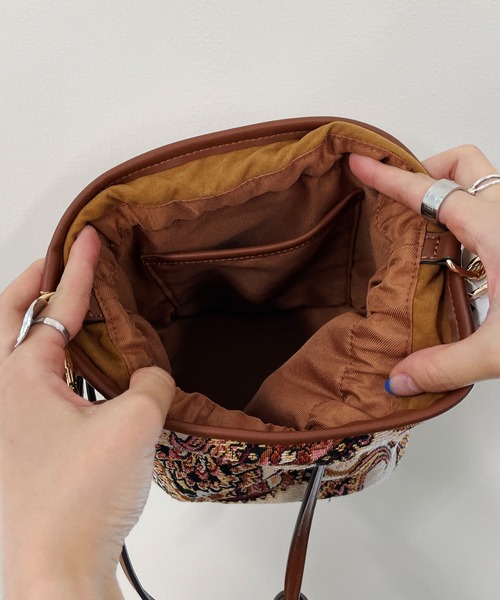 CAPRICIEUX LE'MAGE（カプリシューレマージュ）の「ジャガードペイズリー巾着ショルダーバッグ（ショルダーバッグ・レディース・ベージュ/ネイビー・ONE SIZE）」の10枚目の写真