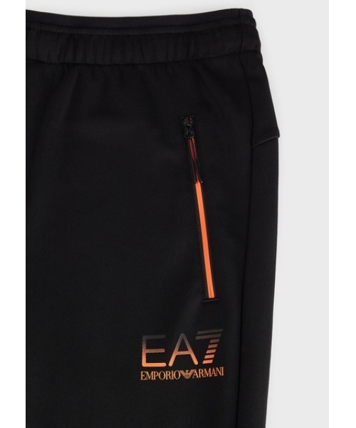 EMPORIO ARMANI EA7（エンポリオアルマーニイーエーセブン）の「【エンポリオ アルマーニ EA7】VIGOR7 カラーロゴ パンツ（チノパンツ・メンズ・ブラック・SMALL/MEDIUM/LARGE/X-LARGE/X-SMALL）」の2枚目の写真