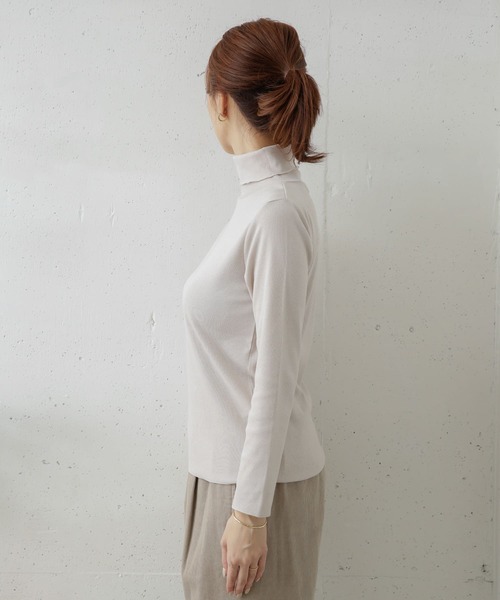 URBAN RESEARCH DOORS(アーバンリサーチドアーズ)の「『UR TECH』テレコタートルネックTシャツ(Tシャツ/カットソー・レディース・チャコールグレー/ライトグレー/オフホワイト・ONE)」の13枚目の写真