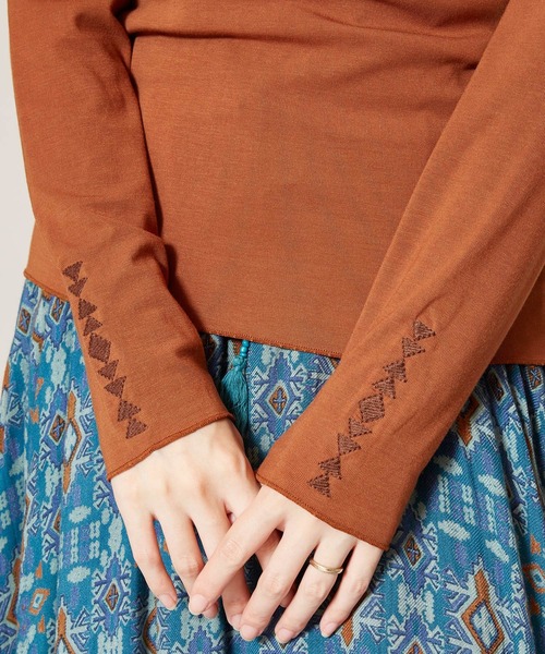 チャイハネ（チャイハネ）の「【チャイハネ】yul ハイネック刺繍トップス（Tシャツ/カットソー・レディース・ホワイト/ブラウン・FREE）」の5枚目の写真