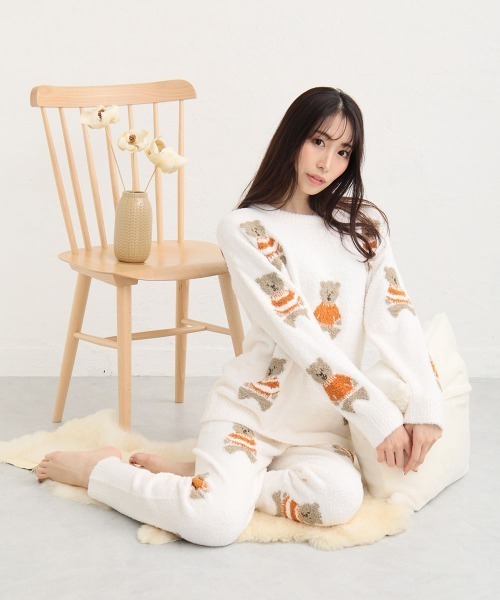 aimerfeel(エメフィール)の「×【アウトレット】モチーフ モールニット 上下セット (男女兼用サイズ)(ルームウェア/パジャマ・レディース・ボルドー/オフホワイト/チャコールグレー/ピンク/ネイビー・LARGE/MEDIUM)」の2枚目の写真