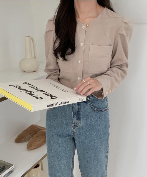 mood for a day(ムードフォーアデイ)の「gloomy short blouse / クロップドパフブラウス(シャツ/ブラウス・レディース・クリーム/ベージュ/ブルー・FREE)」の16枚目の写真