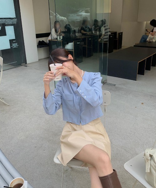 mood for a day(ムードフォーアデイ)の「gloomy short blouse / クロップドパフブラウス(シャツ/ブラウス・レディース・クリーム/ベージュ/ブルー・FREE)」の4枚目の写真