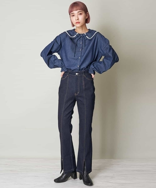 A de a.v.v（アードアー・ヴェ・ヴェ）の「センタースリットデニムフレアパンツ（デニムパンツ・レディース・ブラック/ネイビー・40/38/36）」の4枚目の写真