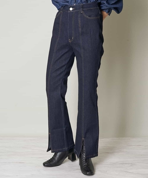 A de a.v.v（アードアー・ヴェ・ヴェ）の「センタースリットデニムフレアパンツ（デニムパンツ・レディース・ブラック/ネイビー・40/38/36）」の8枚目の写真