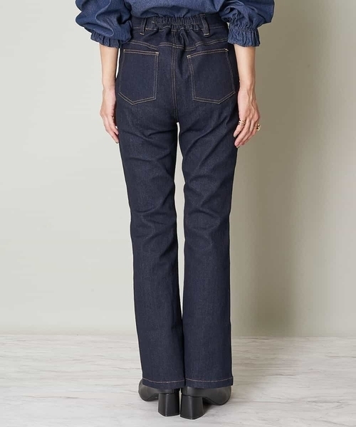 A de a.v.v（アードアー・ヴェ・ヴェ）の「センタースリットデニムフレアパンツ（デニムパンツ・レディース・ブラック/ネイビー・40/38/36）」の10枚目の写真