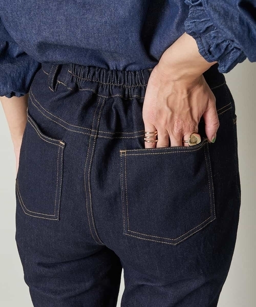 A de a.v.v（アードアー・ヴェ・ヴェ）の「センタースリットデニムフレアパンツ（デニムパンツ・レディース・ブラック/ネイビー・40/38/36）」の11枚目の写真