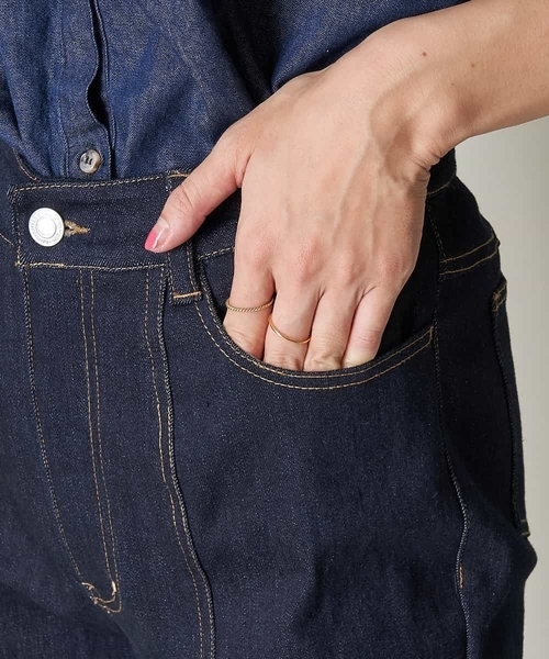 A de a.v.v（アードアー・ヴェ・ヴェ）の「センタースリットデニムフレアパンツ（デニムパンツ・レディース・ブラック/ネイビー・40/38/36）」の13枚目の写真