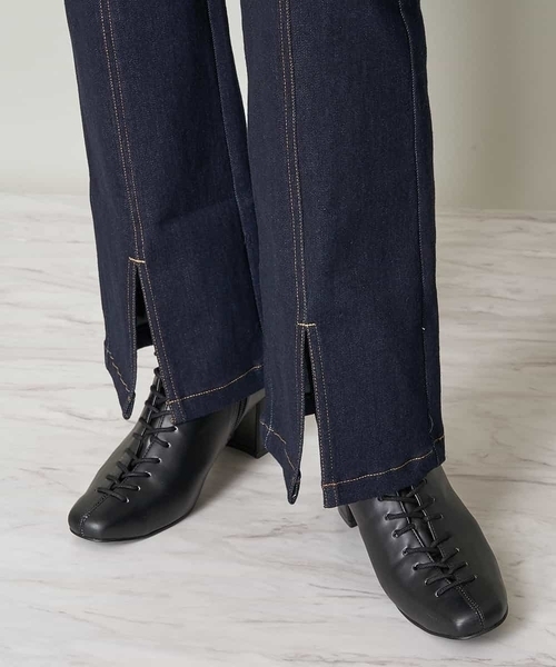 A de a.v.v（アードアー・ヴェ・ヴェ）の「センタースリットデニムフレアパンツ（デニムパンツ・レディース・ブラック/ネイビー・40/38/36）」の14枚目の写真