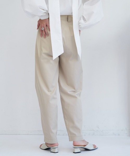 VANNIE U（ヴァニーユー）の「タックコクーンパンツ（その他パンツ・レディース・ベージュ/ブルー/ライトパープル・FREE/S）」の16枚目の写真