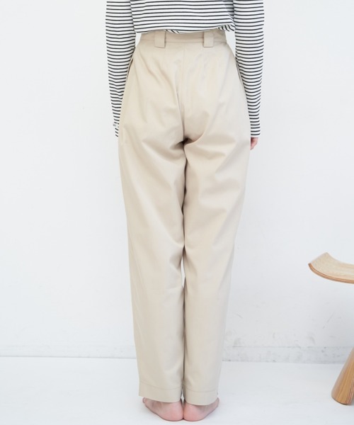 VANNIE U（ヴァニーユー）の「タックコクーンパンツ（その他パンツ・レディース・ベージュ/ブルー/ライトパープル・FREE/S）」の5枚目の写真
