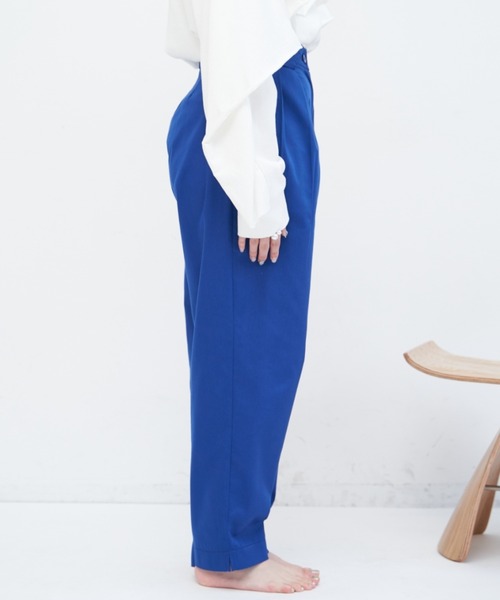 VANNIE U（ヴァニーユー）の「タックコクーンパンツ（その他パンツ・レディース・ベージュ/ブルー/ライトパープル・FREE/S）」の7枚目の写真