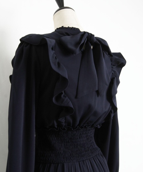 後ろリボン付きフリル装飾ウエストシャーリング切替プリーツワンピース