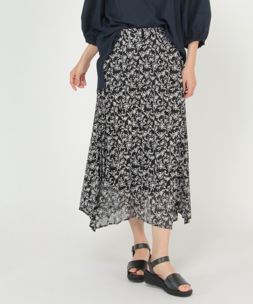 ikka（イッカ）の「【Sサイズ WEB限定】イレギュラーヘムプリーツスカート（スカート・レディース・ブラック/イエロー/ブルー系その他/ベージュ・S/M/L）」の2枚目の写真