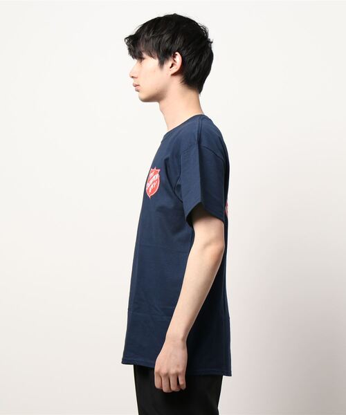 PARKS TOKYO SELECT（パークストウキョウセレクト）の「【THE SALVATION ARMY】（UN）T-SHIRT WITH SHIELD FRONT&BACK（Tシャツ/カットソー・メンズ・ホワイト/ブラック/ネイビー・MEDIUM/X-LARGE/LARGE）」の5枚目の写真