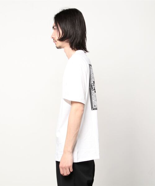 Hurley (ハーレー)の「【ムラサキスポーツ別注】Hurley/ハーレー ルーズシルエット バンダナ柄 バックプリントTシャツ MSS2200048(Tシャツ/カットソー・メンズ・ブラック/グレー/ホワイト・L/M/S)」の4枚目の写真