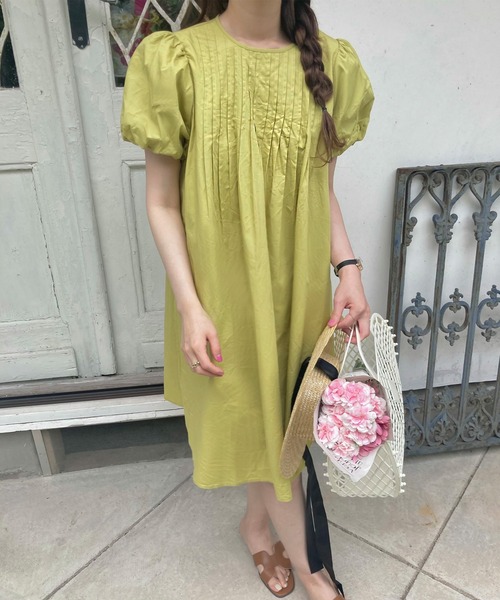 LAUIR(ラウアー)の「ピンタック半袖ワンピース(ワンピース・レディース・ホワイト/ブラック/オレンジ/グリーン系その他・MEDIUM/LARGE)」の3枚目の写真