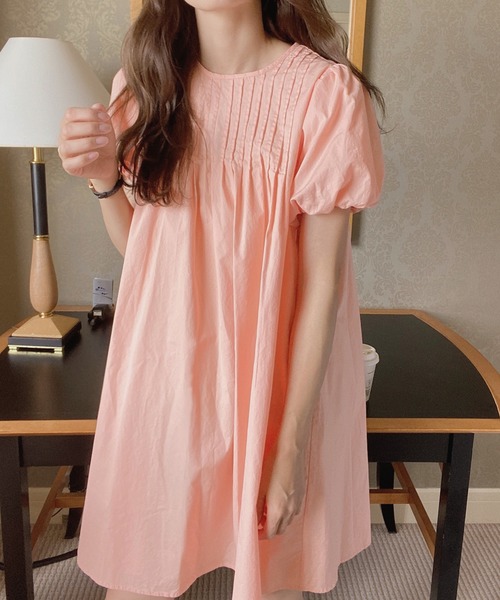 LAUIR(ラウアー)の「ピンタック半袖ワンピース(ワンピース・レディース・ホワイト/ブラック/オレンジ/グリーン系その他・MEDIUM/LARGE)」の8枚目の写真