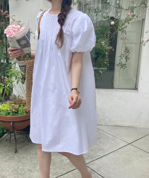 LAUIR(ラウアー)の「ピンタック半袖ワンピース(ワンピース・レディース・ホワイト/ブラック/オレンジ/グリーン系その他・MEDIUM/LARGE)」の15枚目の写真