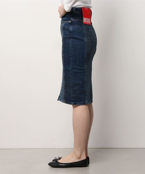 DIESEL（ディーゼル）の「レディース デニムスカート タイトフィット ジップアップ スモッキングステッチ（デニムスカート・レディース・インディゴブルー・27inch/25inch/29inch/23inch）」の4枚目の写真