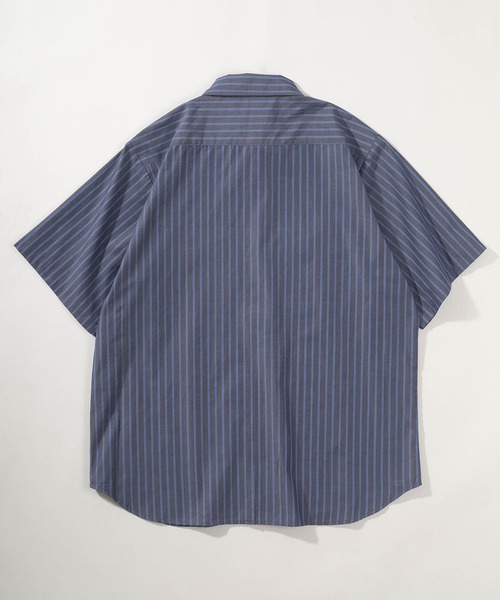 UNIVERSAL OVERALL（ユニバーサルオーバーオール）の「【UNIVERSAL OVERALL/ユニバーサルオーバーオール】ビッグシルエット ワンポイント ツイルワークストライプシャツ/半袖シャツ（シャツ/ブラウス・メンズ・ホワイト/ブルー/スミクロ・M/L/XL/XXL）」の5枚目の写真