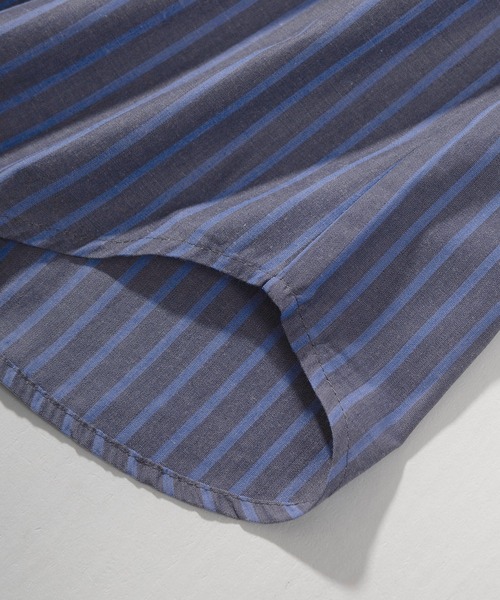 UNIVERSAL OVERALL（ユニバーサルオーバーオール）の「【UNIVERSAL OVERALL/ユニバーサルオーバーオール】ビッグシルエット ワンポイント ツイルワークストライプシャツ/半袖シャツ（シャツ/ブラウス・メンズ・ホワイト/ブルー/スミクロ・M/L/XL/XXL）」の10枚目の写真