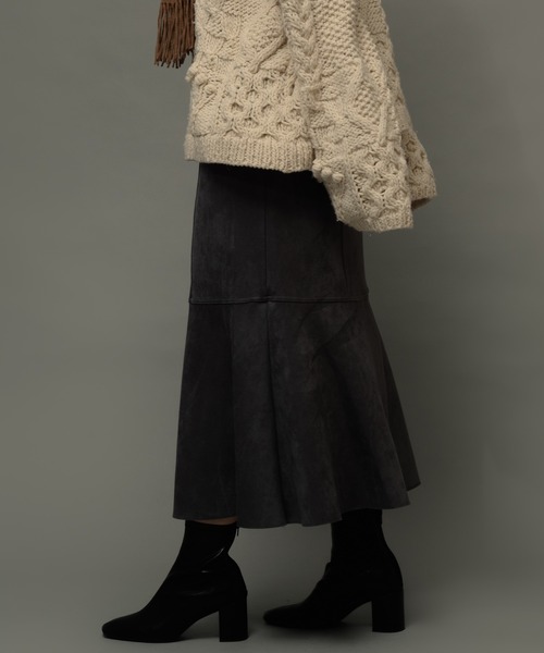 ottilie（オティーリエ）の「【 ottilie / オティーリエ 】 スエードマーメイドスカート（スカート・レディース・キャメル/ナチュラル/チャコールグレー・FREE）」の3枚目の写真