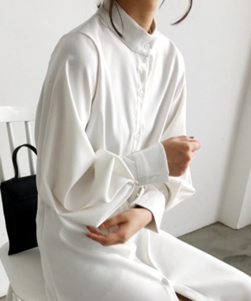 CLEA（クレア）の「ボリューム袖バンドカラーロングシャツ（シャツ/ブラウス・レディース・ホワイト/ベージュ/ダークブルー・FREE）」の4枚目の写真