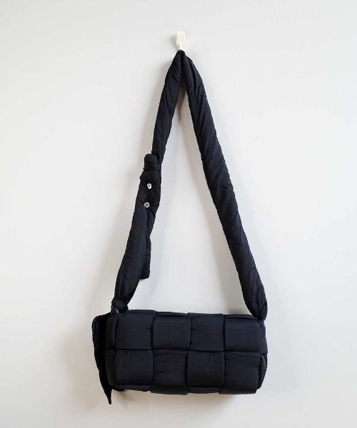 shopnikoniko(ショップニコニコ)の「キルティング ナイロン 編み込みバッグ(ショルダーバッグ・レディース・ブラック/グリーン・フリー)」の9枚目の写真