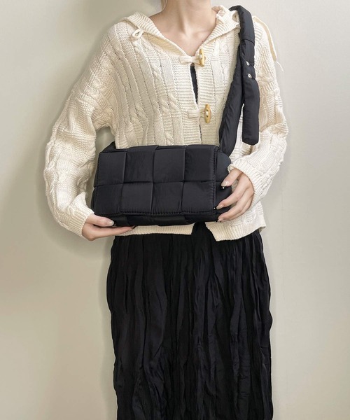 shopnikoniko(ショップニコニコ)の「キルティング ナイロン 編み込みバッグ(ショルダーバッグ・レディース・ブラック/グリーン・フリー)」の20枚目の写真